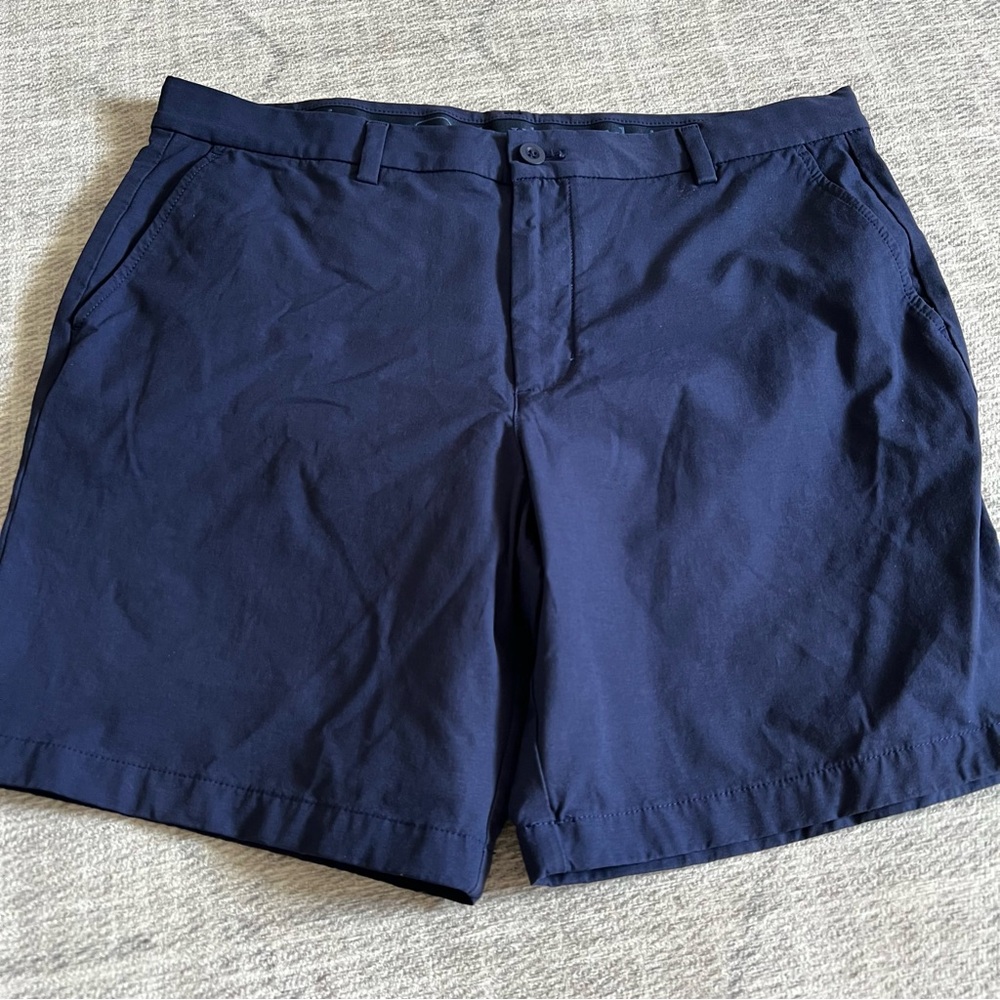 Vineyard Vines Men's Navy Shorts Size 35